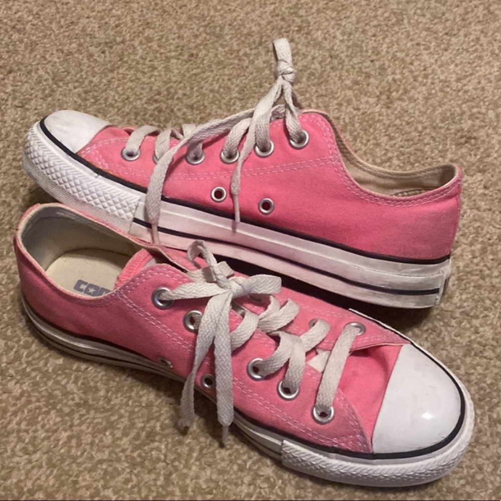 Low top pink converse size 7